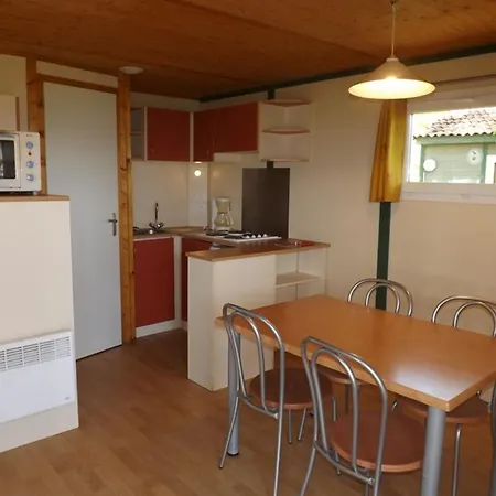 4 Pers Avec Piscine Chauffee, Terrasse Et Tv - - Fr-1-742-538 Maurs