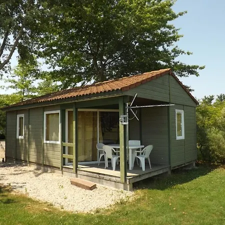 4 Pers Avec Piscine Chauffee, Terrasse Et Tv - - Fr-1-742-538 Holiday home *